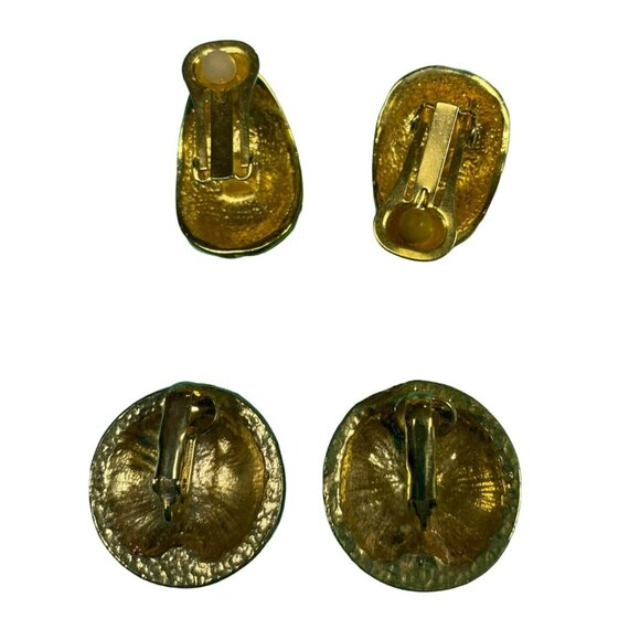 Lot of two pair Vintage Gold tone and Off White Cream Ivory Enamel Clip on Women - Picture 2 of 3